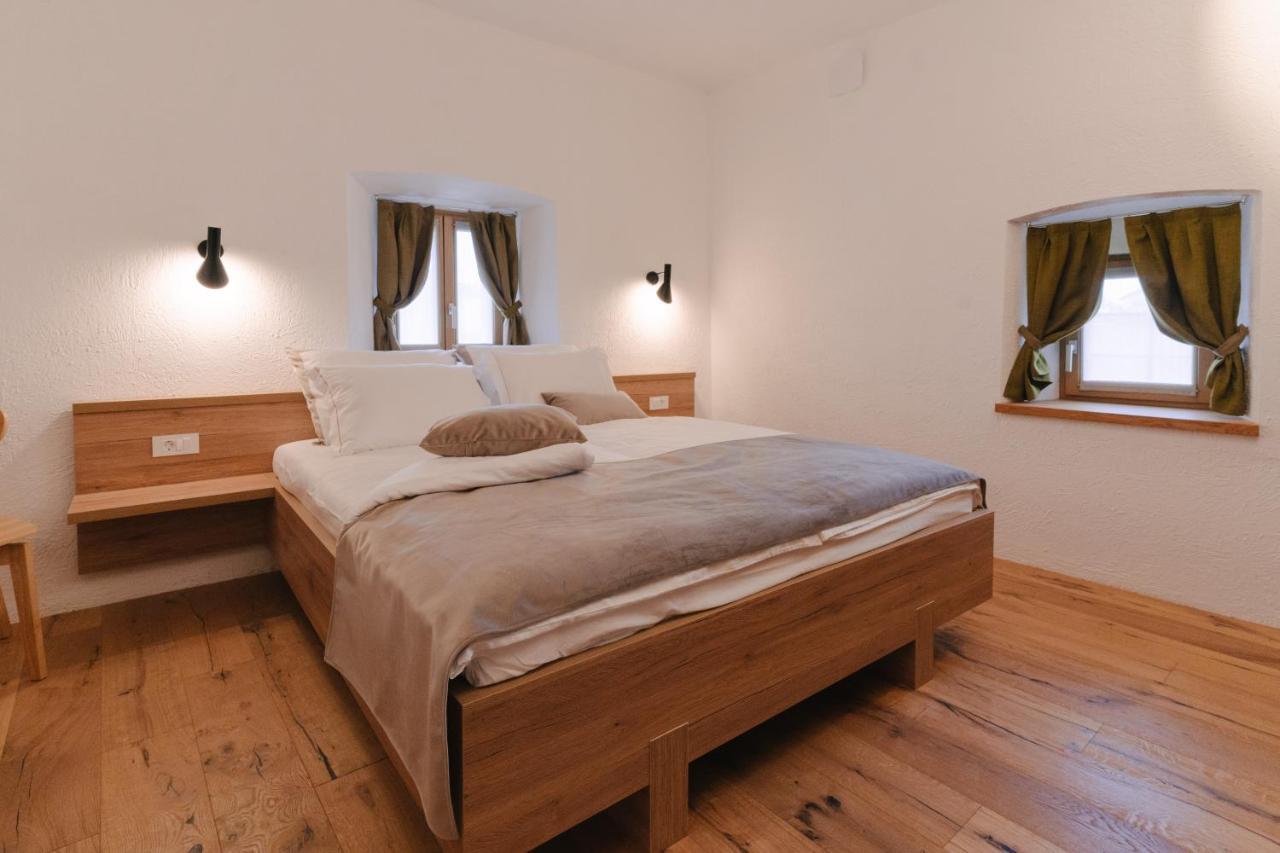 Pira Hotel 波斯托伊纳 外观 照片