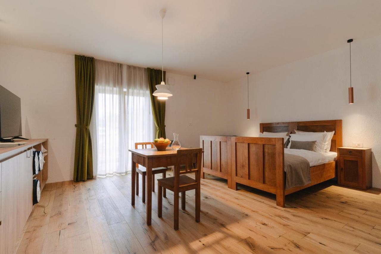 Pira Hotel 波斯托伊纳 外观 照片