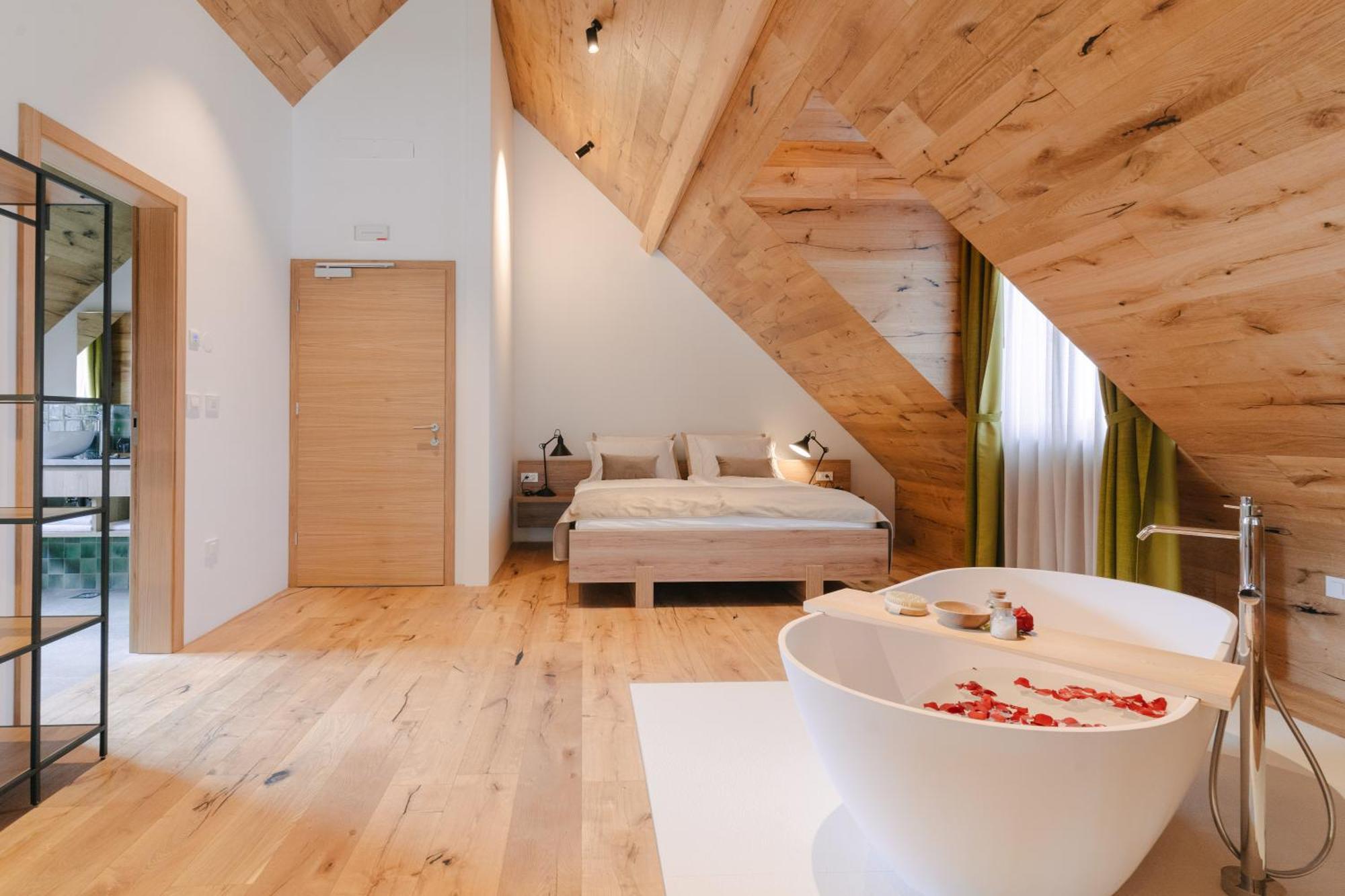 Pira Hotel 波斯托伊纳 外观 照片